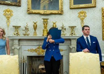 Whitmer explains her Oval Office folder fiasco