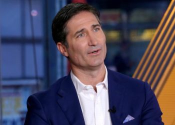 Starbucks moves to the next phase in its turnaround: Winning over employees